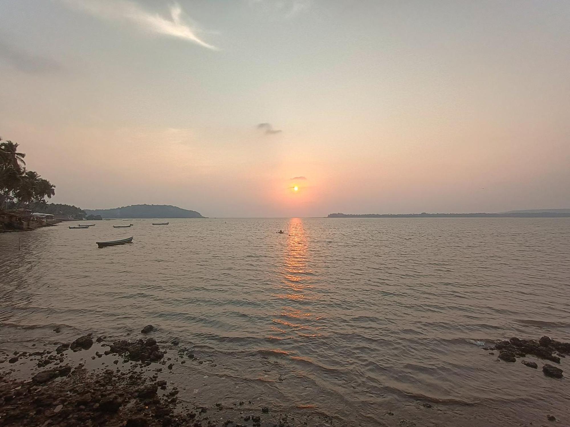 Gs On The Bay - Sea & Forest View Glass Guest house Vagator