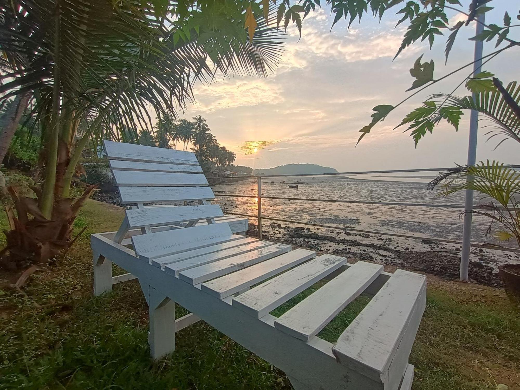 Gs On The Bay - Sea & Forest View Glass Guest house Vagator