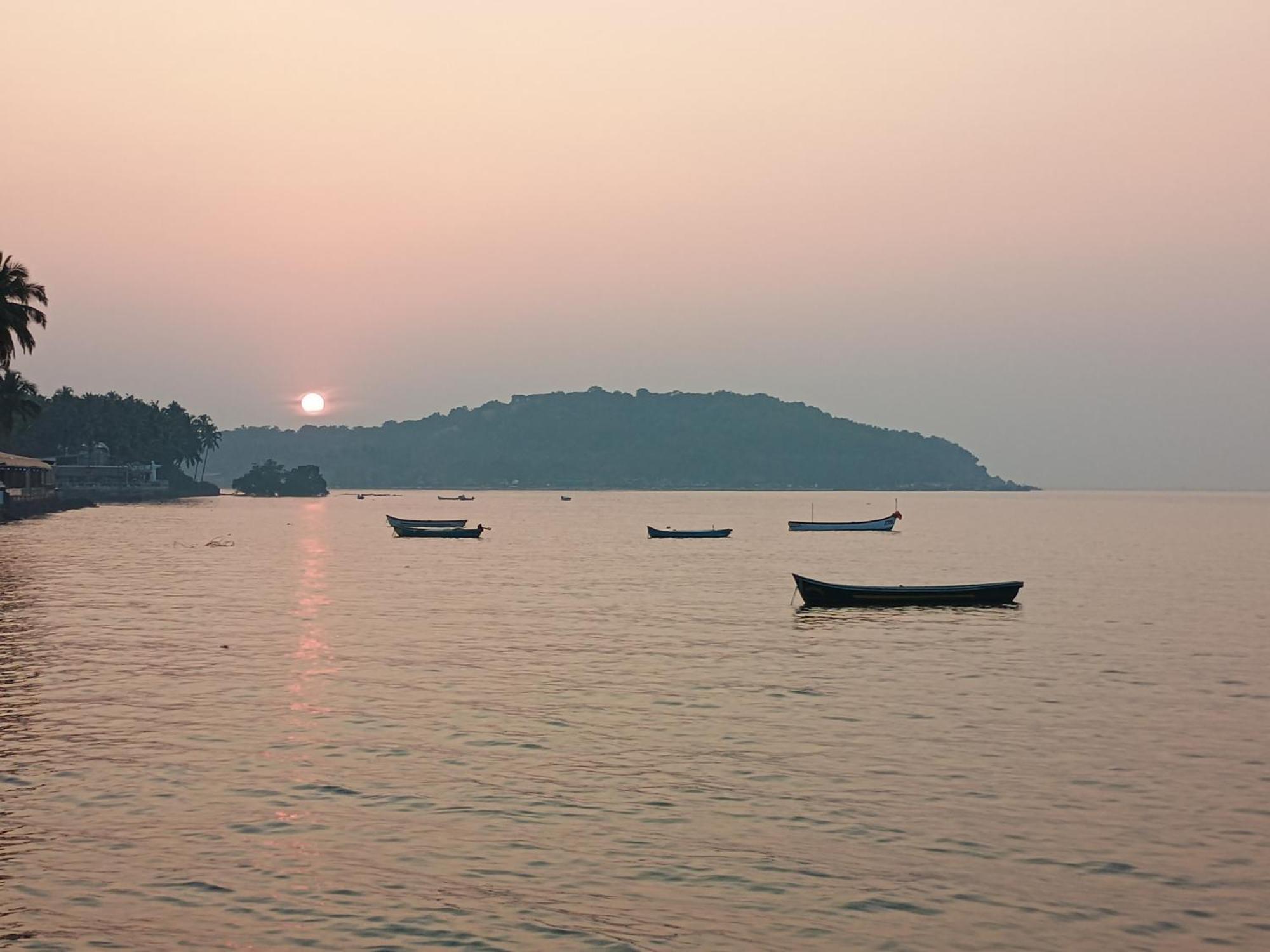 Gs On The Bay - Sea & Forest View Glass Guest house
